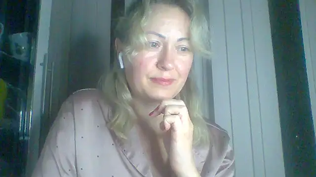 Snapshot of Mary888x chatting on 03-10-25, 06:01 Mary888x online show from 03-10-25, 06:01