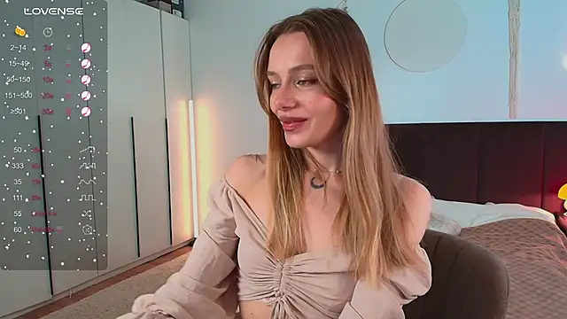 LunaticaBae online show from 10-19-25, 02:58