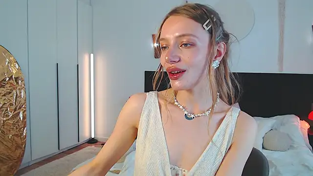 LunaticaBae online show from 03-23-26, 02:44