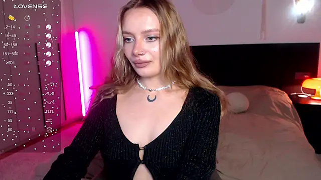 LunaticaBae online show from 03-15-25, 01:08