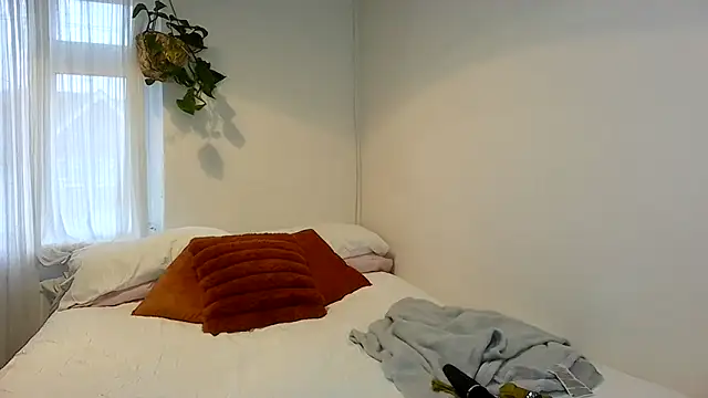 Edenfox- online show from 12-04-25, 01:32