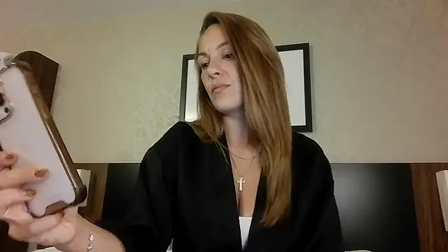Snapshot of Edenfox- chatting on 05-08-26, 09:18 Edenfox- online show from 05-08-26, 09:18