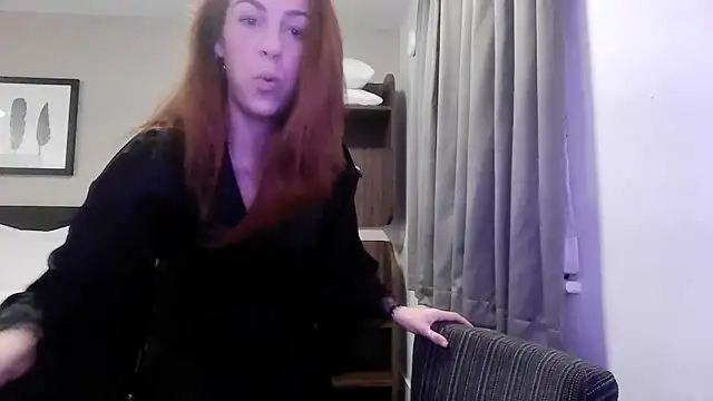 Snapshot of Edenfox- chatting on 01-17-26, 06:22 Edenfox- online show from 01-17-26, 06:22