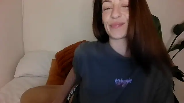 Snapshot of Edenfox- chatting on 02-15-26, 12:55 Edenfox- online show from 02-15-26, 12:55