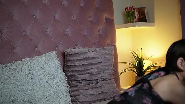 MaiaMini online show from 10-10-25, 10:54