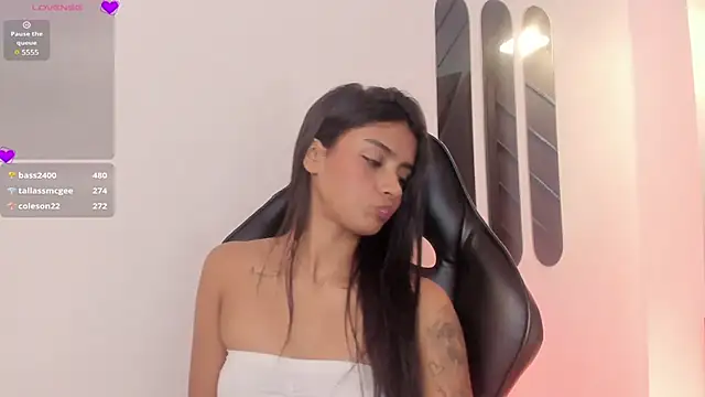 Snapshot of katia_foxxx_ chatting on 02-22-25, 08:42 katia foxxx online show from 02-22-25, 08:42
