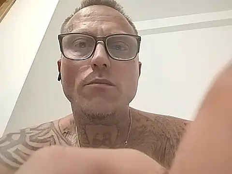 mickeyg420 online show from 10-19-25, 01:08