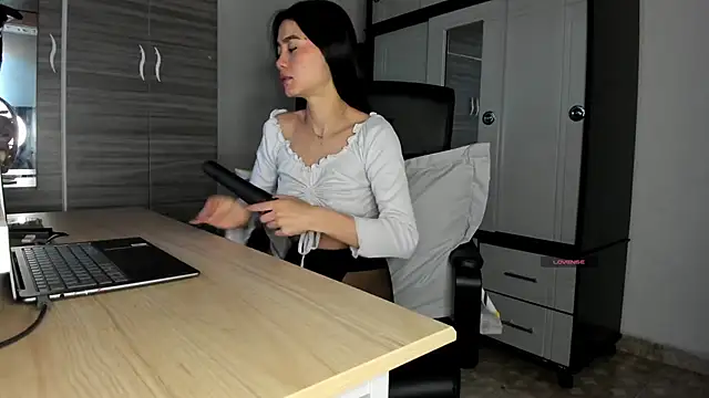 MollyCraft online show from 10-30-25, 01:09