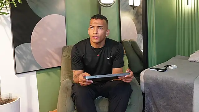 Snapshot of Rafa2004Cruz chatting on 12-18-25, 12:42 Rafa2004Cruz online show from 12-18-25, 12:42