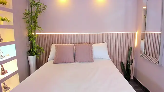 GeorginaReyes online show from 12-14-25, 05:29