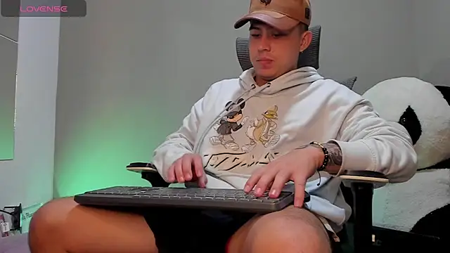 mattiwsmorris  online show from 10-23-25, 03:38