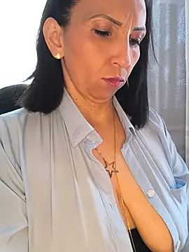 Mrsvictoriaaa online show from 07-18-26, 06:49