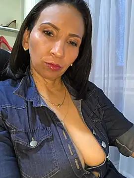 Mrsvictoriaaa online show from 06-26-26, 08:03