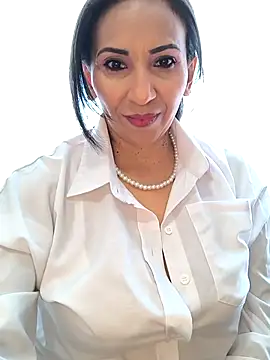 Mrsvictoriaaa online show from 10-10-25, 08:09