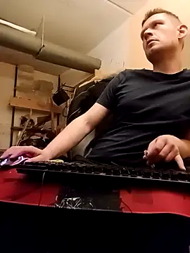 VickyDevilEU online show from 10-24-25, 09:03