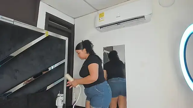 Snapshot of Rubyxht chatting on 02-01-26, 12:36 Rubyxht online show from 02-01-26, 12:36