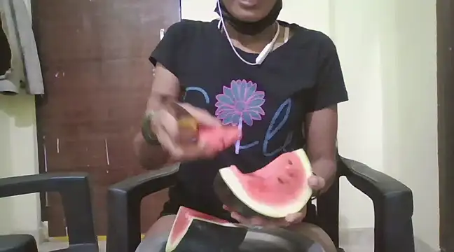 Snapshot of cutee_telugu chatting on 03-18-25, 05:23 cutee telugu online show from 03-18-25, 05:23