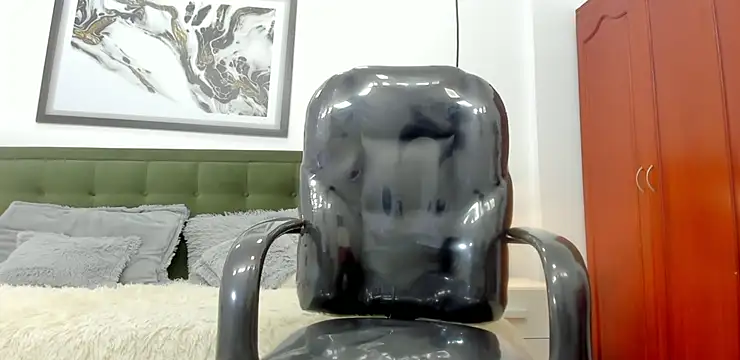 Snapshot of Johann_sex chatting on 05-08-26, 05:39 Johann sex online show from 05-08-26, 05:39