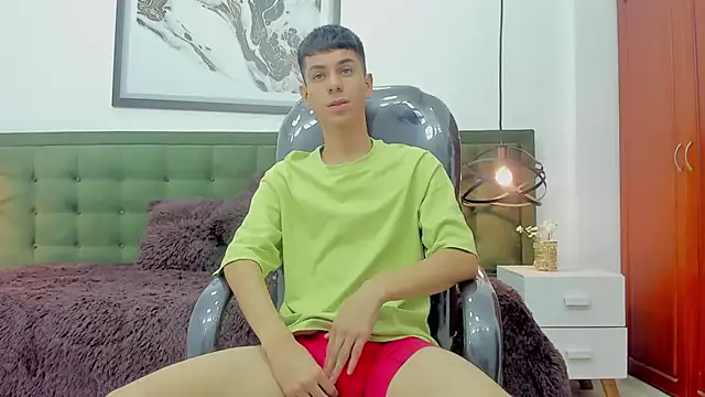Snapshot of Johann_sex chatting on 10-15-25, 02:14 Johann sex online show from 10-15-25, 02:14