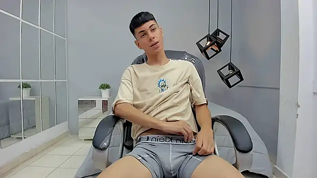 Snapshot of Johann_sex chatting on 09-13-25, 05:24 Johann sex online show from 09-13-25, 05:24