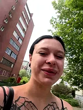 AlishaPrettyBlade online show from 06-11-26, 03:58