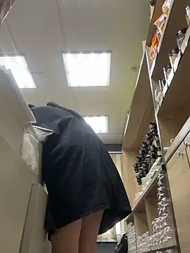 AlishaPrettyBlade online show from 12-17-25, 08:19