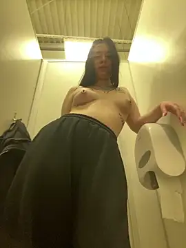Snapshot of AlishaPrettyBlade chatting on 02-23-25, 06:17 AlishaPrettyBlade online show from 02-23-25, 06:17