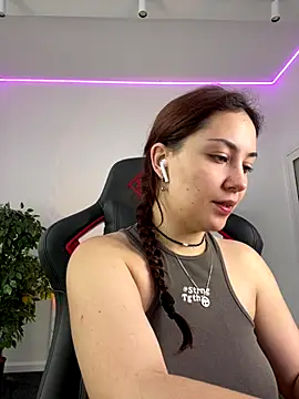 Snapshot of AshleySkott_ chatting on 10-06-25, 08:26 AshleySkott online show from 10-06-25, 08:26