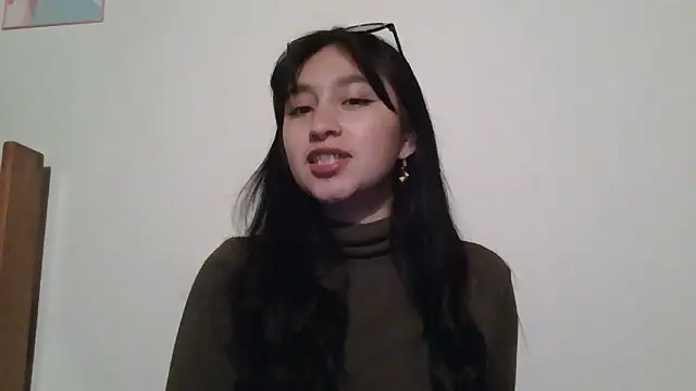 Snapshot of Arielle_lov chatting on 02-04-26, 01:44 Arielle lov online show from 02-04-26, 01:44