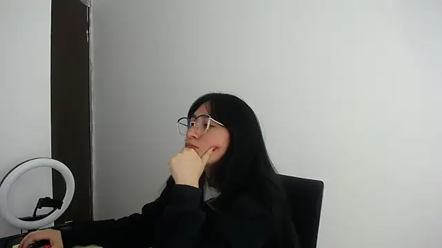 Snapshot of Arielle_lov chatting on 02-11-26, 11:32 Arielle lov online show from 02-11-26, 11:32