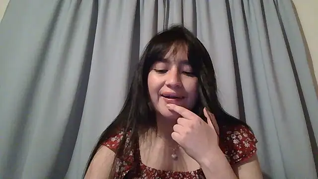 Snapshot of Arielle_lov chatting on 01-18-26, 02:37 Arielle lov online show from 01-18-26, 02:37