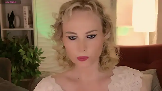 Snapshot of Sandra_Kind chatting on 06-27-26, 05:24 Sandra Kind online show from 06-27-26, 05:24