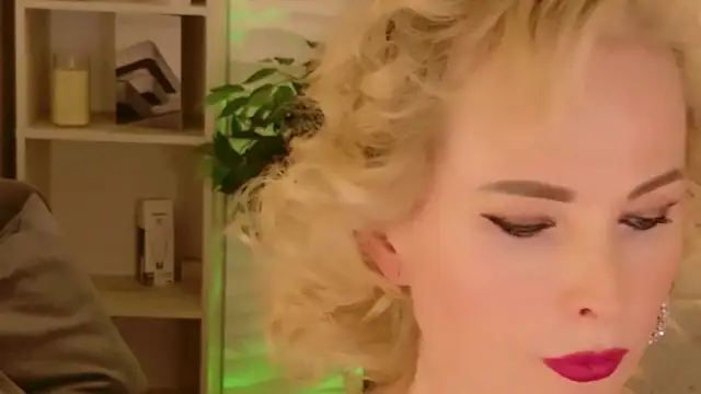 Snapshot of Sandra_Kind chatting on 04-27-26, 05:27 Sandra Kind online show from 04-27-26, 05:27