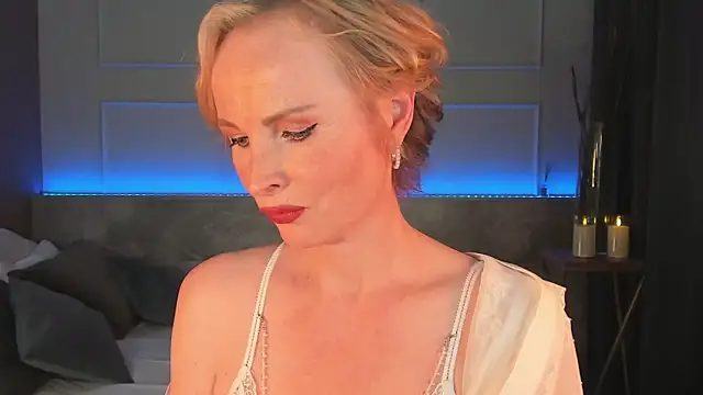 Snapshot of Sandra_Kind chatting on 03-21-25, 12:17 Sandra Kind online show from 03-21-25, 12:17