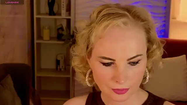 Snapshot of Sandra_Kind chatting on 04-19-26, 05:41 Sandra Kind online show from 04-19-26, 05:41