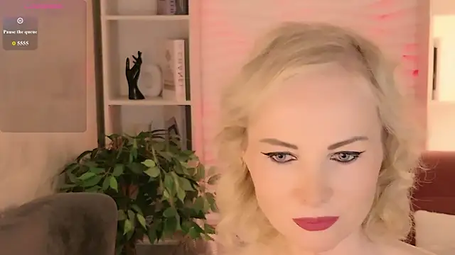 Snapshot of Sandra_Kind chatting on 05-27-26, 05:37 Sandra Kind online show from 05-27-26, 05:37