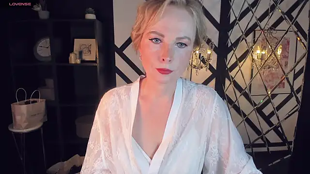 Snapshot of Sandra_Kind chatting on 02-21-25, 05:35 Sandra Kind online show from 02-21-25, 05:35