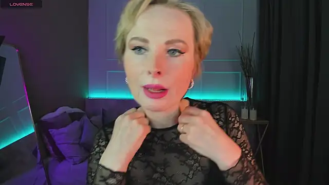 Snapshot of Sandra_Kind chatting on 02-25-25, 05:30 Sandra Kind online show from 02-25-25, 05:30