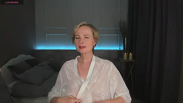 Snapshot of Sandra_Kind chatting on 02-22-25, 12:18 Sandra Kind online show from 02-22-25, 12:18