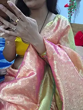 Snapshot of RealcoupleP chatting on 06-02-26, 04:40 RealcoupleP online show from 06-02-26, 04:40