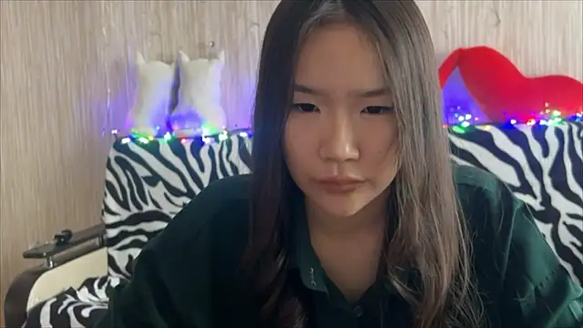 Snapshot of Asian_Vi chatting on 03-18-25, 09:01 Asian Vi online show from 03-18-25, 09:01