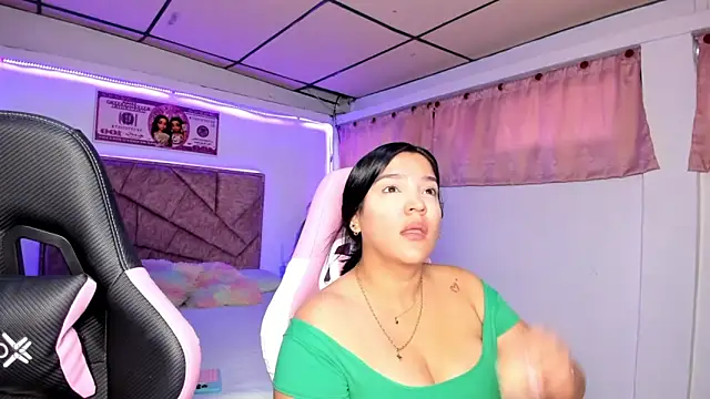 Snapshot of Cristal_Smith20 chatting on 06-19-26, 11:38 Cristal Smith20 online show from 06-19-26, 11:38