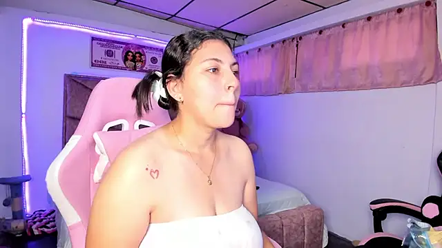 Snapshot of Cristal_Smith20 chatting on 06-15-26, 12:27 Cristal Smith20 online show from 06-15-26, 12:27