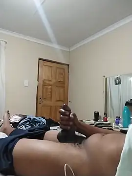 Snapshot of TwistedR chatting on 12-15-25, 09:09 TwistedR online show from 12-15-25, 09:09