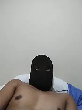 Snapshot of TwistedR chatting on 11-24-25, 11:05 TwistedR online show from 11-24-25, 11:05