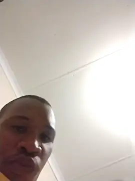 Snapshot of TwistedR chatting on 10-31-25, 11:55 TwistedR online show from 10-31-25, 11:55