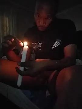 Snapshot of TwistedR chatting on 11-22-25, 12:10 TwistedR online show from 11-22-25, 12:10