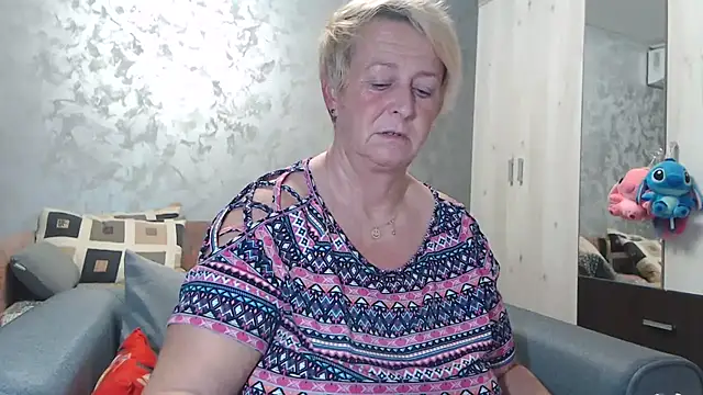 RosesandLillies online show from 10-21-25, 05:01