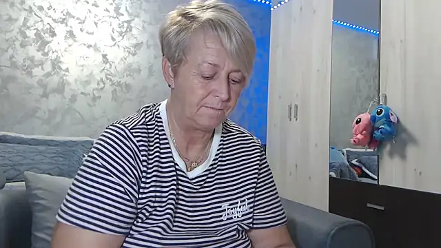 RosesandLillies online show from 11-20-25, 06:08