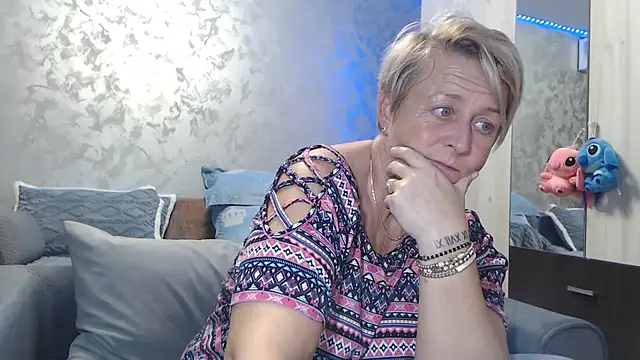 RosesandLillies online show from 11-28-25, 05:57